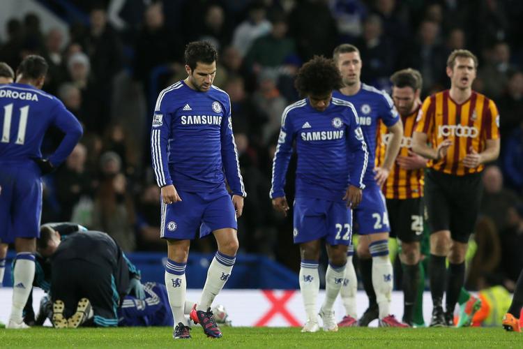 hængeører. Chelsea-spillerne slap for træner José Mourinhos bandbuller lige efter kampen mod Bradford, men har nu fået kritikken at føle. 