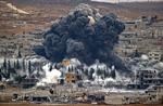 Bombardementer. De kurdiske styrker har fået støtte af den vestlige koalition, der har bombet IS' stillinger i Kobane. 
