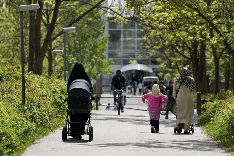 GELLERUPPARKEN. Indvandrere begynder så småt at flytte fra de alemene boliger, når de har været de første 10 år i Danmark. 