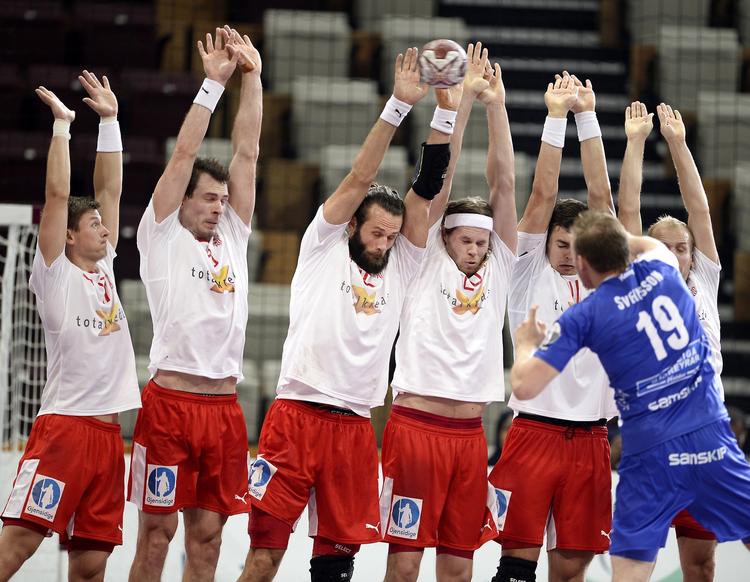 EFFEKTIVT. Heller et frikast efter spilletidens ophør i første halvleg kunne Island udnytte overfor et velforberedt dansk forsvar. 