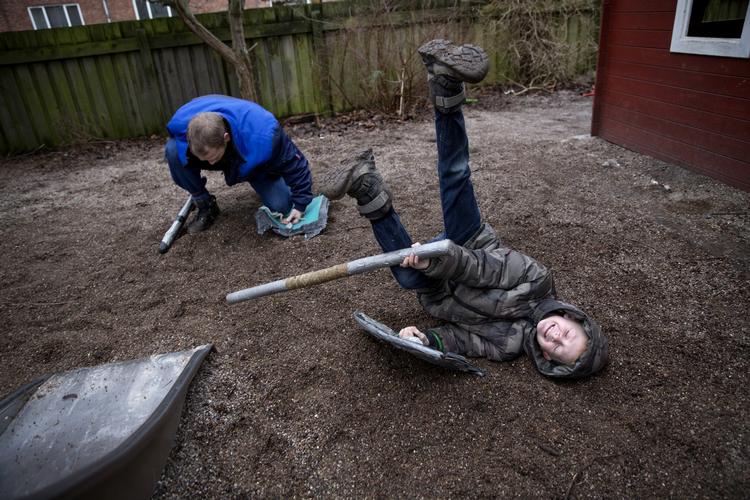 Børnefabrik. Mange forældre frygter at voksen-barn-kontakten bliver dårligere i de nye kæmpeinstitutioner, som kommer til at rumme op til 560 børn. 