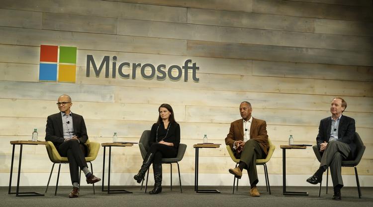 Regnskab. Microsofts direktion og bestyrelse må sande, at selskabet trods en øget omsætning kommer ud med et mindre overskud end tidligere. 