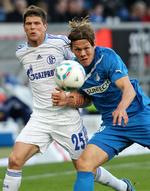 Væk. Jannik Vestergaard (th) ser ud til at skifte Hoffenheim ud med Bremen. Det betyder farvel til matcher, hvor der er europæiske pladser på spil, og goddag til nedrykningsdramaer i Bundesligaens kælder. 
