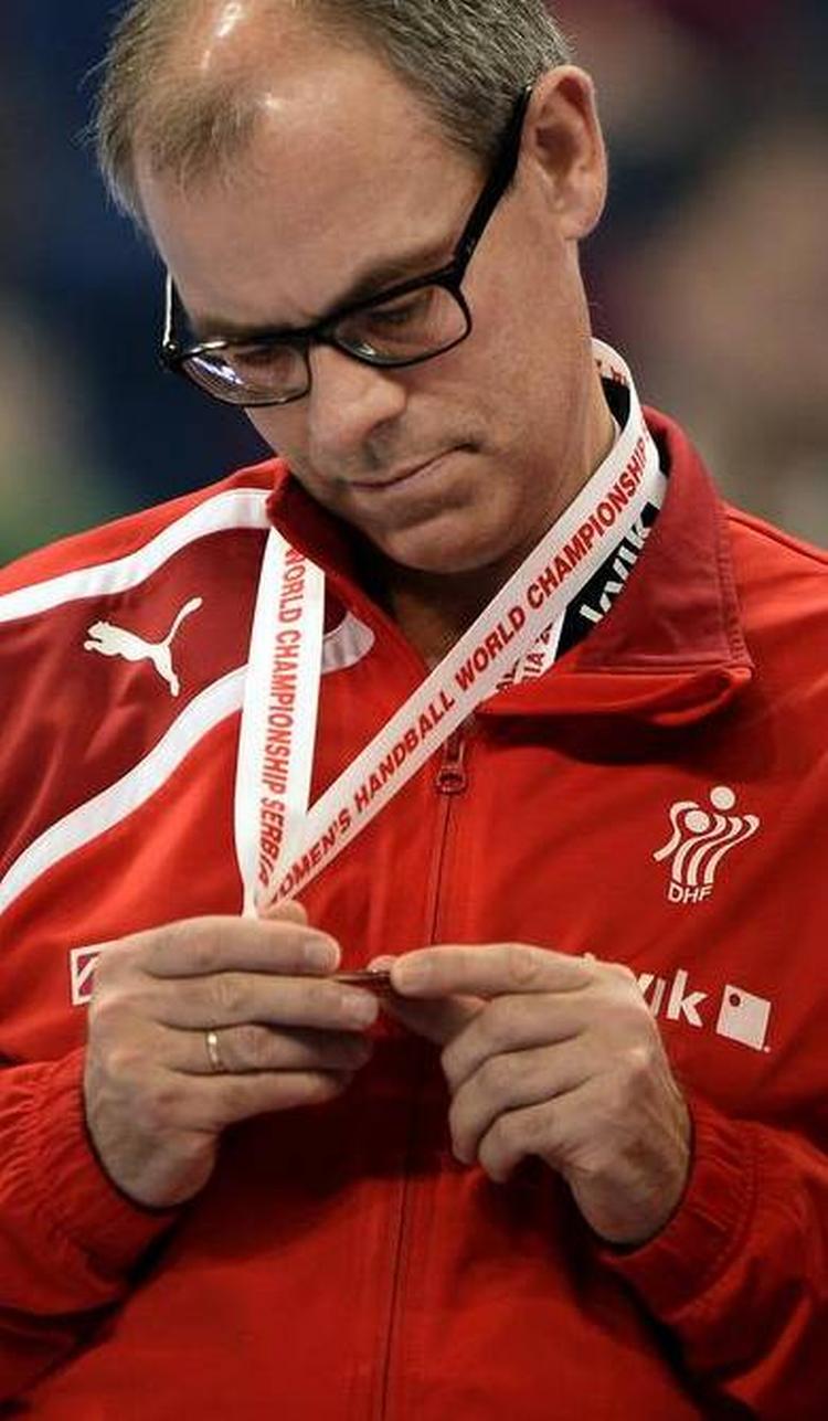 en æra er slut. Jan Pytlick tjekker sin VM-bronzemedalje fra sidste år, men fortidens meritter rækker ikke længere. Arkivfoto: Lars Poulsen/Polfoto 