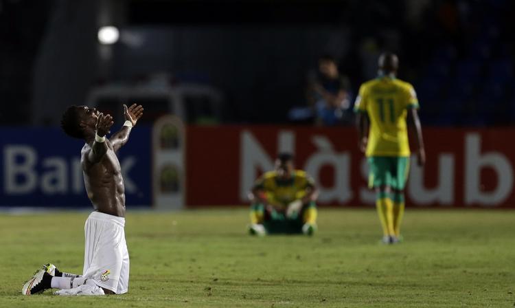 sejrsglæde.  Christian Atsu fejrer sejren over Senegal, der sendte Ghana i kvartfinalen ved Africa Cup of Nations. 