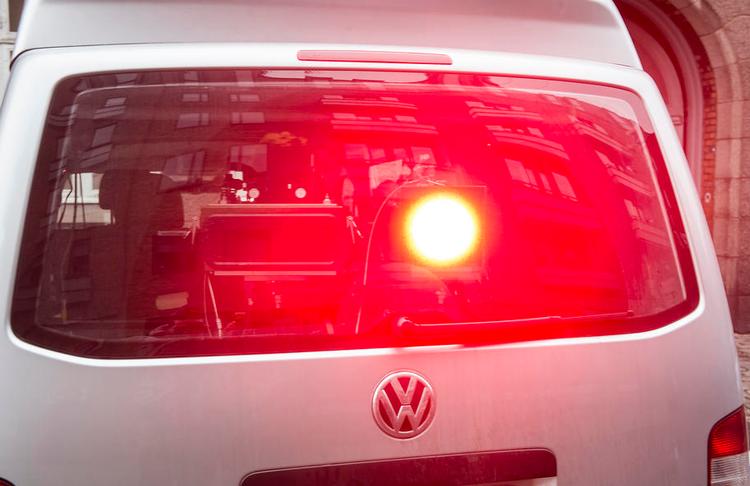 flash. Fartsyndere vil ikke være i tvivl, hvis de har kørt for hurtigt forbi en af fotovognene, for så vil en rød blitz lyse op i fotovognens bagrude. 