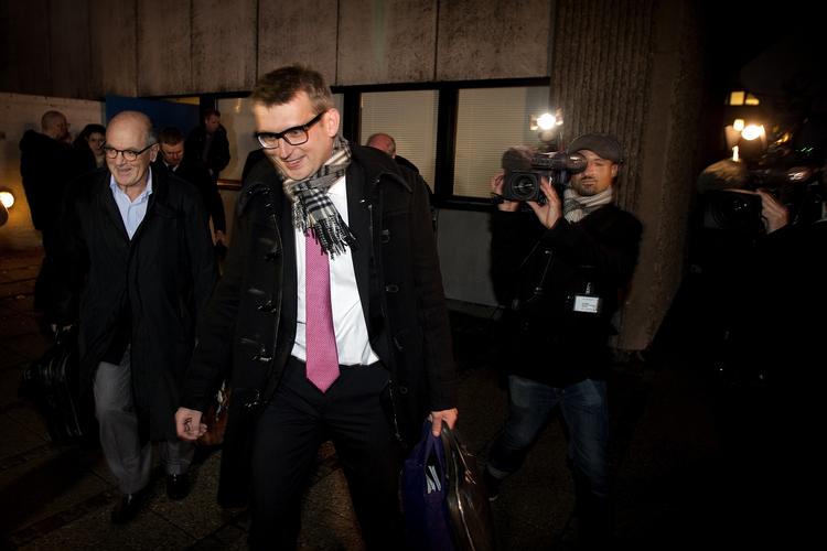 Næse. Det står klart, at regeringen og de røde støttepartier vil give tidligere skatteminister Troels Lund Poulsen en næse på grund af hans ansvar i skattesagen. De borgelige har fået en uges betænkningstid, inden den endelige næse vedtages. 