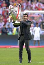 Kandidat. Luis Figo og fir eandre vil vælte Blatter. 