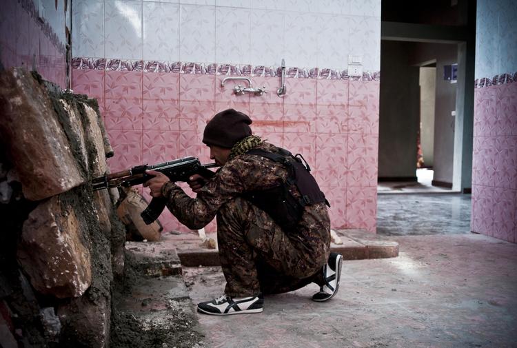 Udkig. Kurdiske milits-soldater har siden september sidste år kæmpet i Kobane i Syrien mod Islamisk Stat. (arkivfoto) 