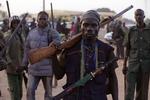 kampberedt. Billedet her er fra slutningen af november. Her ses civile, som har meldt sig til en privat sikkerhedsgruppe for at tage kampen op mod Boko Haram. Billedet er taget i Yola i den nordlige del af Nigeria, hvor Boko Haram har taget kontrollen med store landområder. 