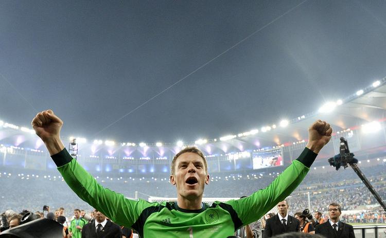 overlegen. Målmand Manuel Neuer og hans holdkammerater i FC Bayern har kontrollen over Bundesligaen, og det er lige nu svært at se, hvem der skal forstyrre dem. 