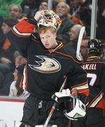 sikker. Frederik Andersen har udviklet sig til en sikker sidste skanse for Anaheim, der overraskende topper på flere parametre i NHL. Men det kostede, at danskeren blev sparet fredag. 