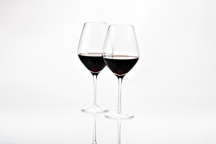 Rødt felt. Ugens vin er af den røde slags. 