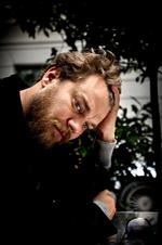 Stjerner. I filmen skal Pilou Asbæk blandt andet spille sammen med den amerikanske hollywoodlegende Morgan Freeman og det unge stjerneskud Jack Huston. 