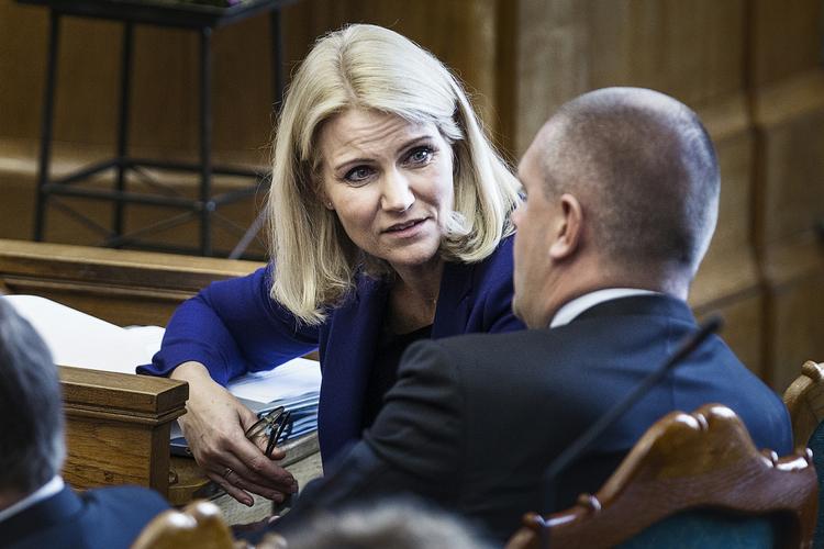 AFVISNING. Helle Thorning-Schmidt (S), Bjarne Corydon (S) og resten af regeringstoppen er ikke meget for, at Rigsrevisionen skal have mulighed for at undersøge regeringens lovforberedende arbejde. 