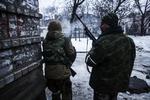 Uro. Russiskstøttede oprørere i Donetsk søger dækning. 