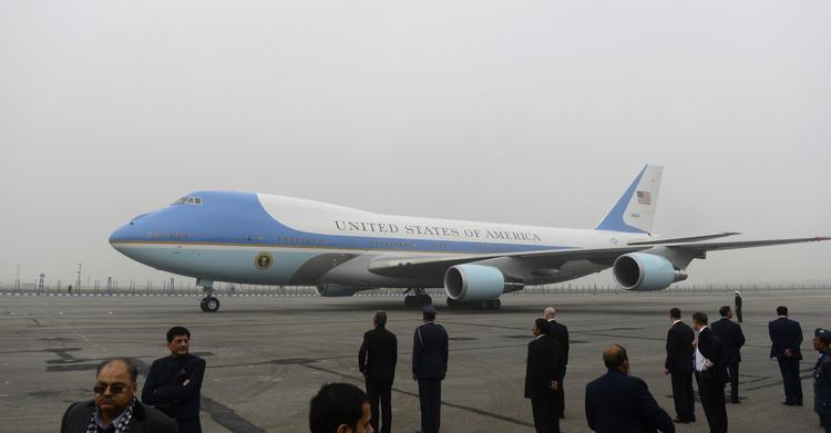 Superjumbo. Præsidentflyet Air Force One, der her er landet i Delhi, Indien. Det amerikanske luftvåben er ved at lukke en kontrakt med Boeing om to nye fly, da de nuværende to skal udskiftes. 
