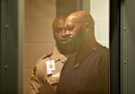 USA. Hiphopmogulen 'Suge' Knight ankommer til et retsmøde i en anden sag sidsste år. 