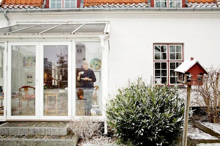 Værdihop. Skat mener, at grunden under Kirsten Eges hus på Frederiksberg blev 2 millioner kroner mere værd – en stigning på 92 procent – fra 2009 til 2011, hvor ejendomspriserne ellers lå stille. Hendes grund er nu mere værd end en grund på samme størrelse med en bygning med 10 herskabslejligheder til 6 millioner kroner stykket på Østerbro i København. 