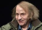Teatralsk. Houellebecq er lige så teatralsk som Sartre og lige så nostalgisk som Kundera, skriver Rune Lykkeberg i dagens kulturkommentar. 