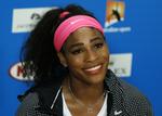 smil. Serena Williams ryger forbi et par tennislegender på rekordlisterne med sejren i Australien. 