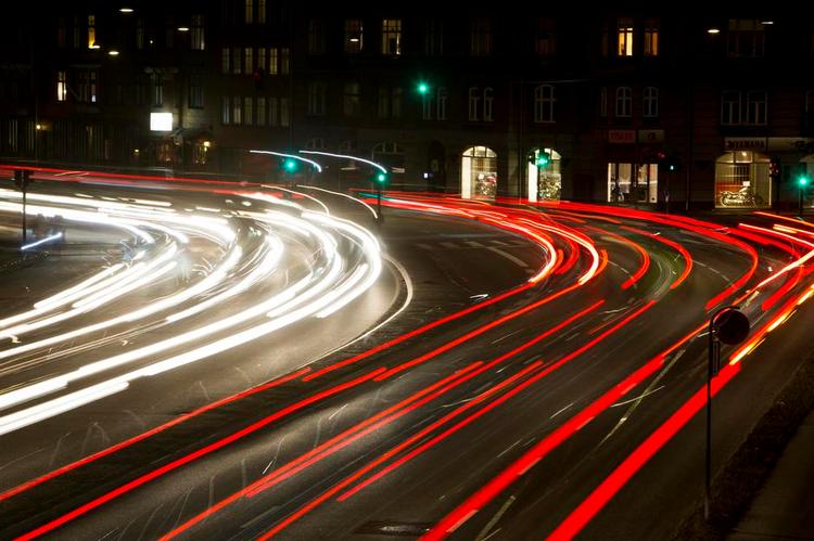 Trafikstrøm. Både på Åboulevard og på andre stærkt trafikerede veje i København har kommunen planer om at indføre styring, der skal få trafikken til at glide lettere. 