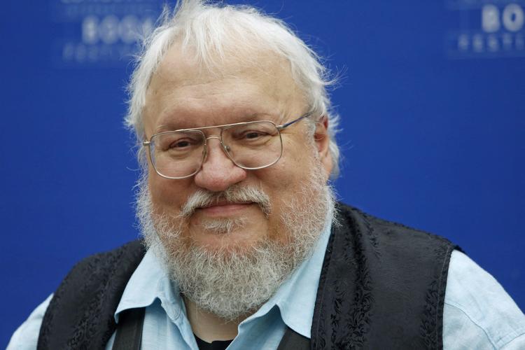 Tålmod. Den amerikanske forfatter George R.R. Martin skriver ikke hurtigt, og hans fans skal ikke gå og vente på en ny bog fra ham i år. 