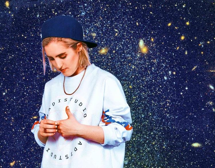 SHURA. Den britiske sangerinde er på BBC's liste over kunstnere, der er værd at holde øje med i 2015. Hun spiller om lørdagen på årets Trailerpark Festival. - Foto: PR: Trailerpark Festival 