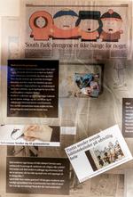 Skjult. Jyllands-Postens berømte side med Muhammedtegninger havde overskriftern 'Profetens ansigt', men netop ansigtet er i de fleste steder tildækket på Mediemuseet i Odense. Foto: Mediemuseet 