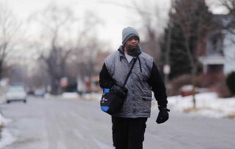 ihærdig. James Robertson fra Detroit har siden 2005 gået det meste af de 30 kilometer til arbejde og det samme hjem igen. 