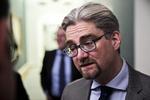 Nødløgn. Der findes eksempler, hvor en minister ikke kan rutte med sandheden, mener Søren Pind (V). 