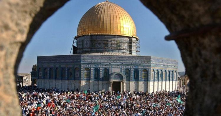 Klippemoskeen. Guldkuplen tårner sig frem på klippemoskeen i Jerusalem. 