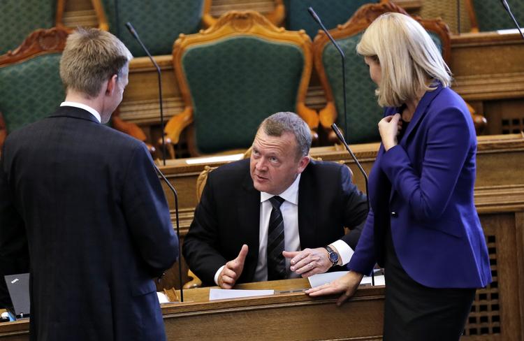 LØFTEBRUD. Lars Løkke har set på meningsmålingerne, hvad et løftebrud kan betyde for ens popularitet. 