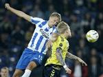 Forsvarer. 81 kampe har Kasper Larsen spillet for OB - som her, hvor han er i duel med den tidligere Brøndby-angriber Simon Makienok. 