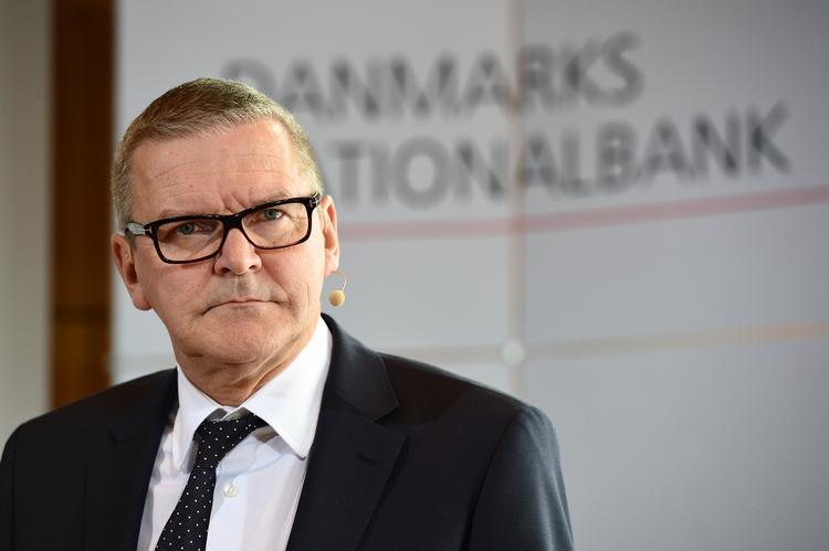 forsvarsdisposition. Nationalbanken med direktør Lars Rohde i spidsen har sænket  renten tre gange og stoppet for salget af statsobligationer for at værne om kronekursen. 