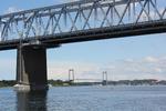 Højdetur. Den gamle Lillebæltsbro (forrest) kan nu opleves på en ny måde til fods. Og 60 meter over vandet. 