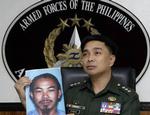 Død. Dette billede af Zulkifli Abdhir er et af de eneste, der findes af den mand, FBI anser for at være en af verdens farligste terrorister. Han menes nu at være blevet dræbt i en stor politiaktion, der endte med, at 44 politifolk blev dræbt. 