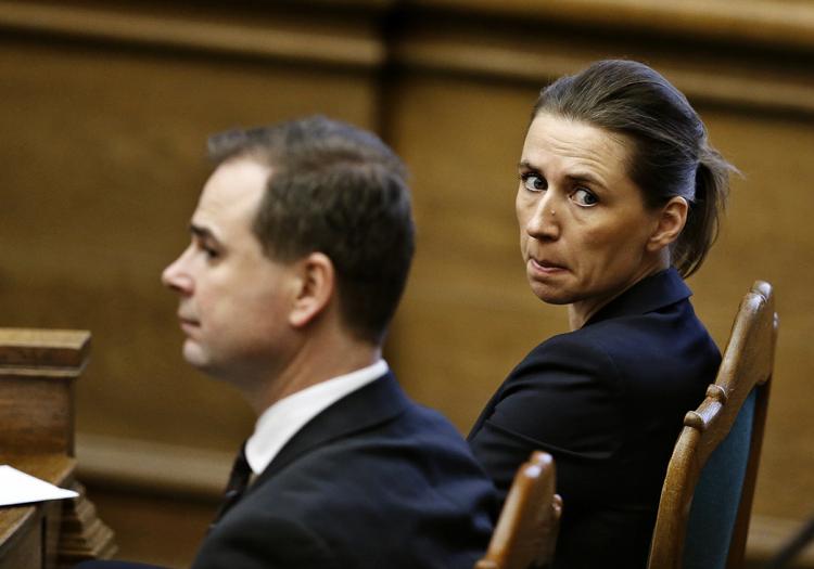 JULEAFTEN. Justtisminister Mette Frederiksen mener, at hun har lov til at holde jul, hvor hun har lyst. 