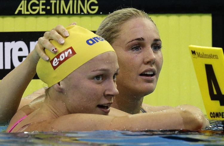 EUROPAMESTER. I EM-finalen i 100 meter butterfly lykkedes det overraskende Jeanette Ottesen (th.) at besejre Sarah Sjöström (tv.), men svenskeren vandt hovedparten af de øvrige indbyrdes dueller. 