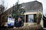 KREDITMULIGHED. Det er en stopklods for provinsen, at der ikke er lånemuligheder til for eksempel bolighandler, advarer formanden for landsbyforeningen. Han undrer sig over, at nogle politikere vil hjælpe Christiania til lånemuligheder, men ikke gør noget for provinsen. Arkivfoto fra Langeland, hvor husene kan være vanskelige at få solgt. 