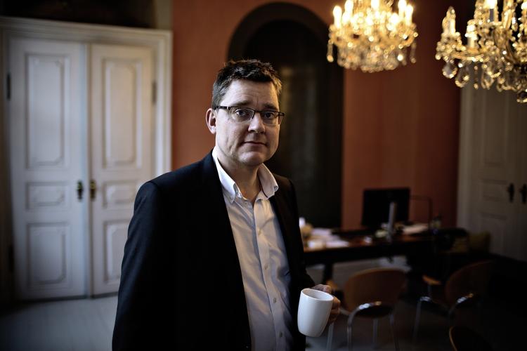 Brobygger. Det mest afgørende for Rasmus Helveg i Christianiaforhandlingerne er at sikre tværpolitisk opbakning. 