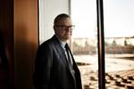 Forsvar. Nationalbankens direktør, Lars Rohde, vil forsvare kronen. Det siger han efter endnu en rentesænkning. 