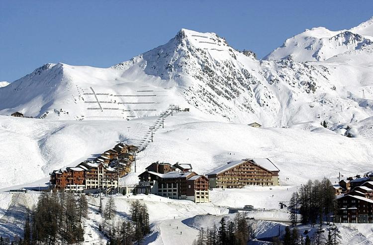 Lokkende? Belle Plagne i Frankrig har ikke problemer med for lidt sne - den er der masser af og kolde temperaturer. I uge 7 og 8 drager mange danskere af sted mod pisterne i Europa. 