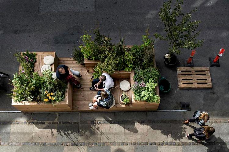 Småt og grønt. Denne byhave Instant City Life, som tegnestuen Vega Landskab står bag, fylder ikke mere end en parkeringsbås til en bil. Arkivfoto: Peter Klint 