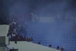 Politiet brugte også tåregas inde på stadion. 