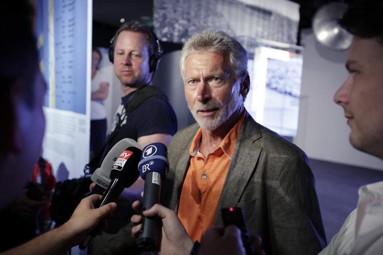 Den rebelske side af ’Røde Paul’ blegnede dog en smule, da han i 1974 underskrev sin kontrakt med Real Madrid. 