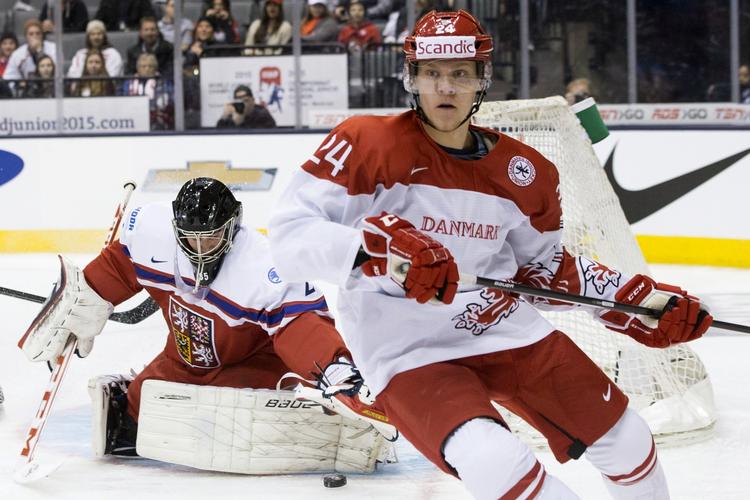 Arv. Unge Ehlers er søn af den tidligere landsholdsspiller Heinz Ehlers, der havde en lang, solid karriere i Sverige og Tyskland, men aldrig fik NHL-drømmen opfyldt. 
