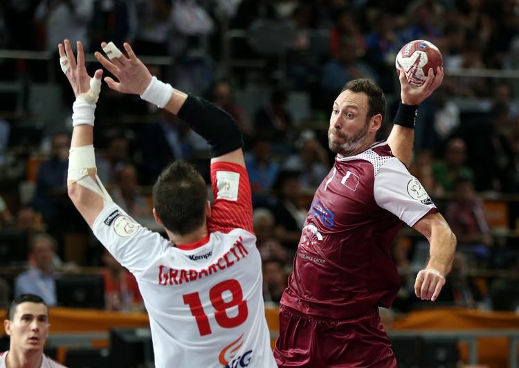 Købt. Bertrand Roiné (th) blev verdensmester med Frankrig i 2011. For en uge siden tabte han VM-finalen med Qatar til sine tidligere landsmænd. 