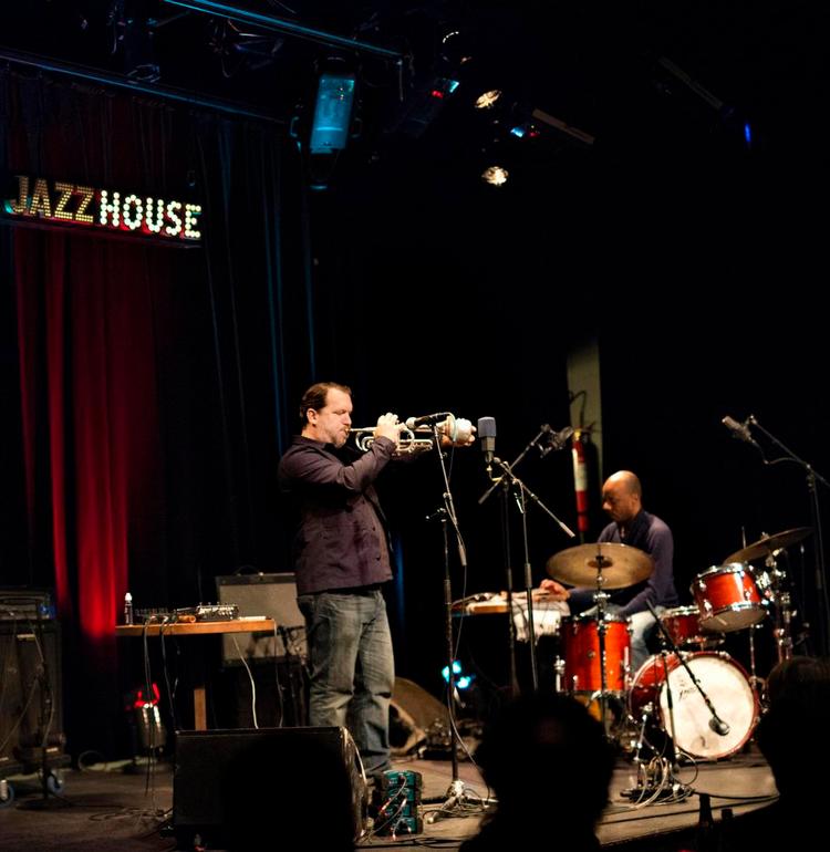 KEDELIG. Rob Mazurek og Chad Taylor er innovationslystne kunstnere, men koncerten i Jazzhouse gik i tomgang. 