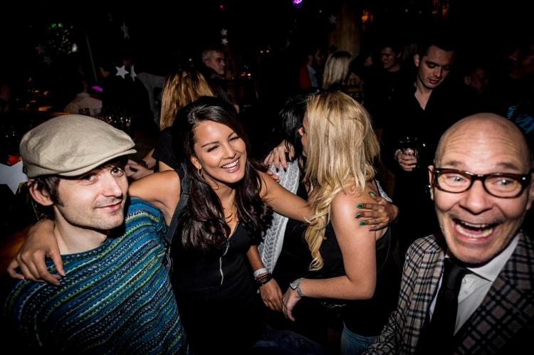Sangfest. Åbningsfesten for dansk melodigrandprix i Das Bierbar i Jomfru Ane Gade i Aalborg. 